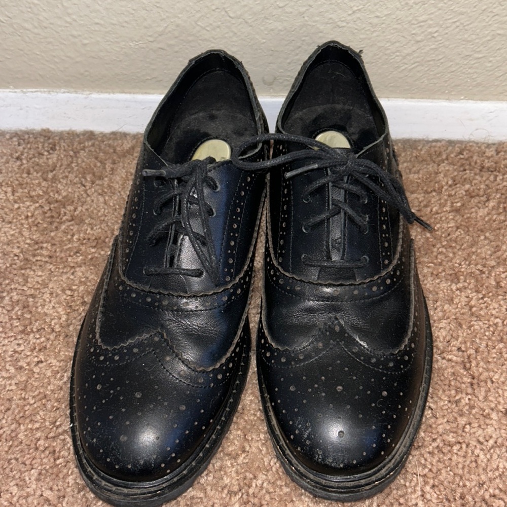Boys size 5 black leather loafers